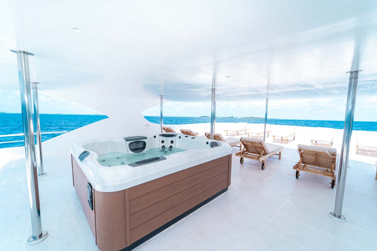 Sun Deck - Jacuzzi 1 - Odyssey